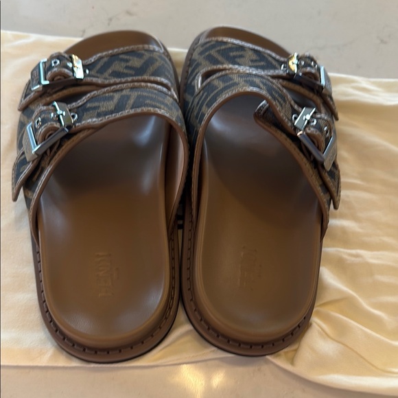 WEEKEND FLASH SALE! 💯 Authentic Fendi Brown Slide Sandals Size 8 - Picture 7 of 14